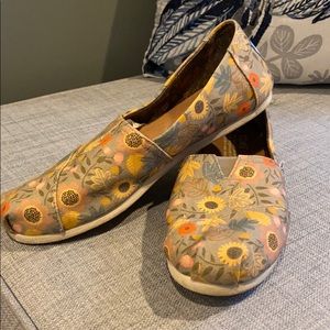 Sunflower print TOMS